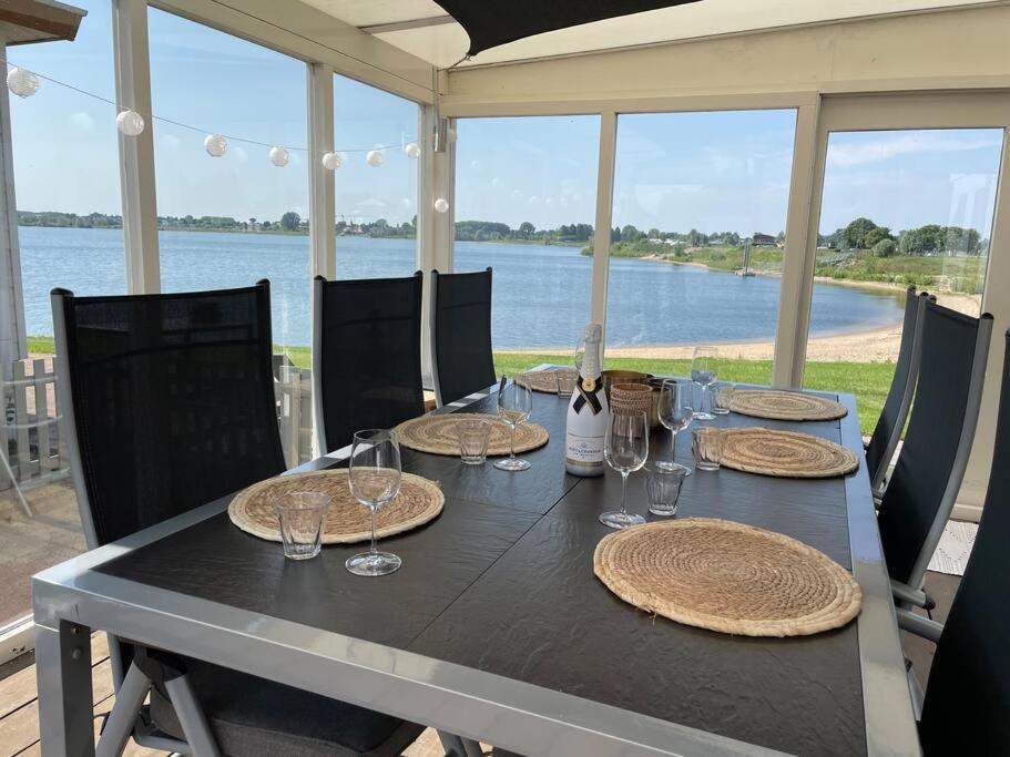 Luxe Chalet Direct Aan Het Water Met Strand Lith Dış mekan fotoğraf
